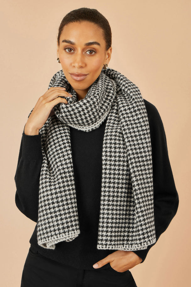 Yumi Black Dog Tooth Scarf with stitch detail on woman wearing black sweater