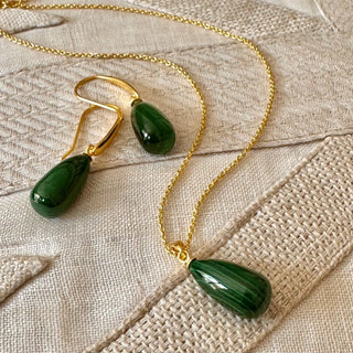 Hera polished stone pendant necklace with pear-shaped malachite on 22k gold brass chain and matching earrings