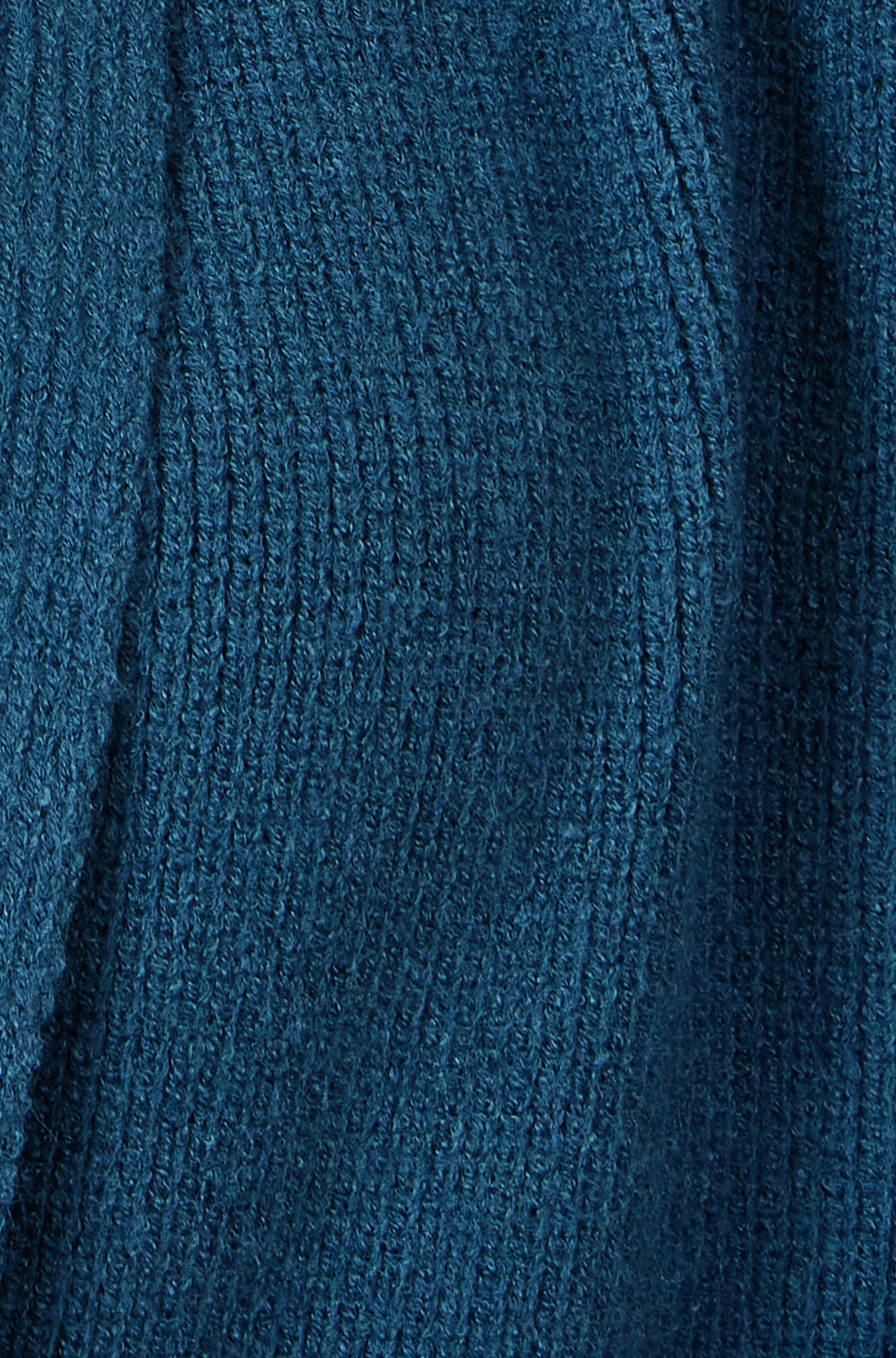 Close-up of Yumi Teal Knitted Maxi Cardigan ribbed texture with drop sleeves and pocket detail