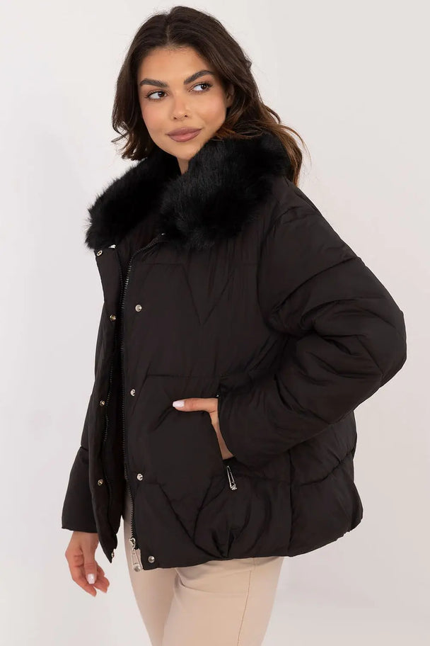 Women’s quilted winter jacket with fur collar and zipper pockets in black polyester
