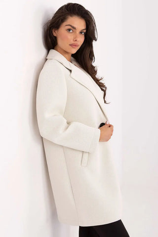 Elegant women's transitional coat in white with lapels and decorative brooch, lightweight and stylish.
