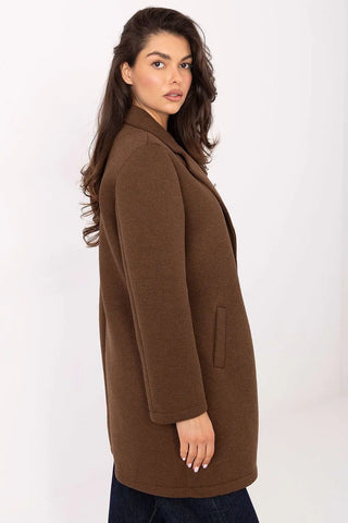 Elegant women’s transitional coat in brown with lapels, button closure, slip pockets, and decorative brooch, perfect for autumn and spring.
