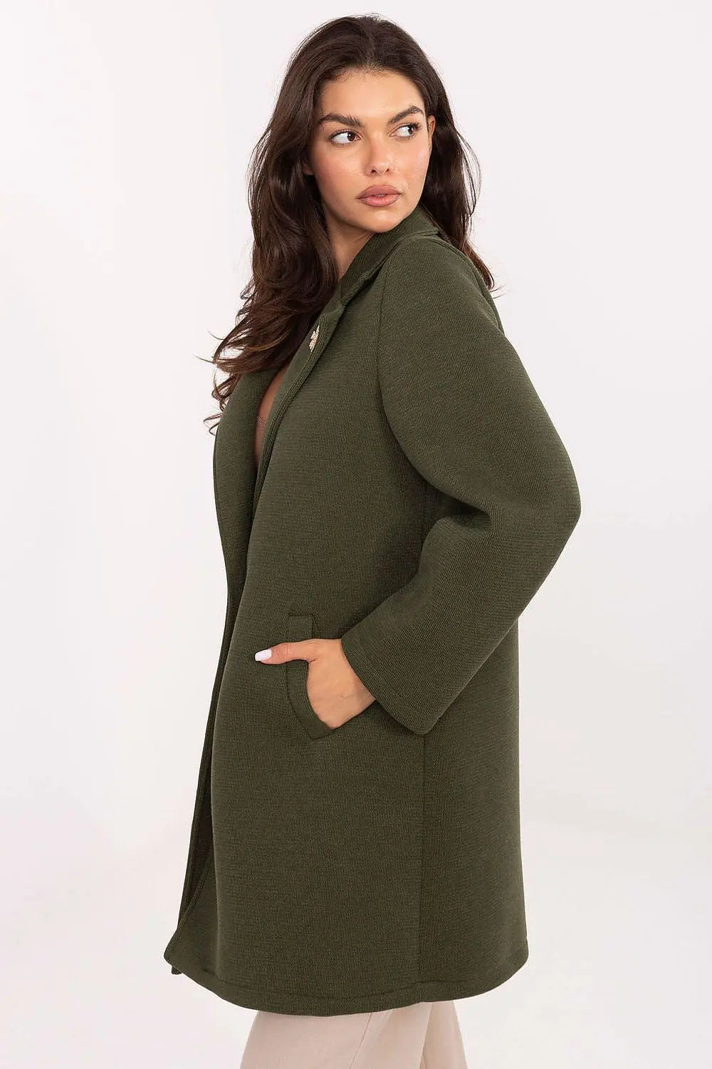 Elegant women's transitional coat in olive green with lapels and decorative brooch, perfect for autumn and spring.