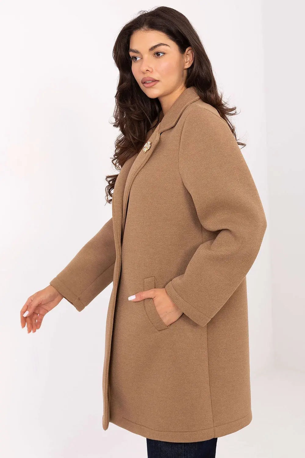 Elegant women's transitional coat in brown with lapels, button closure, slip pockets, and decorative brooch detail