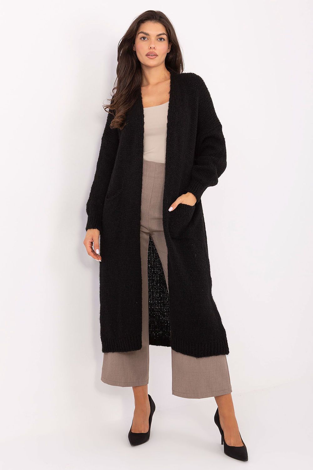 Long women's cardigan in black, knee-length with long sleeves and pockets, made of soft polyacrylic blend for casual and work wear