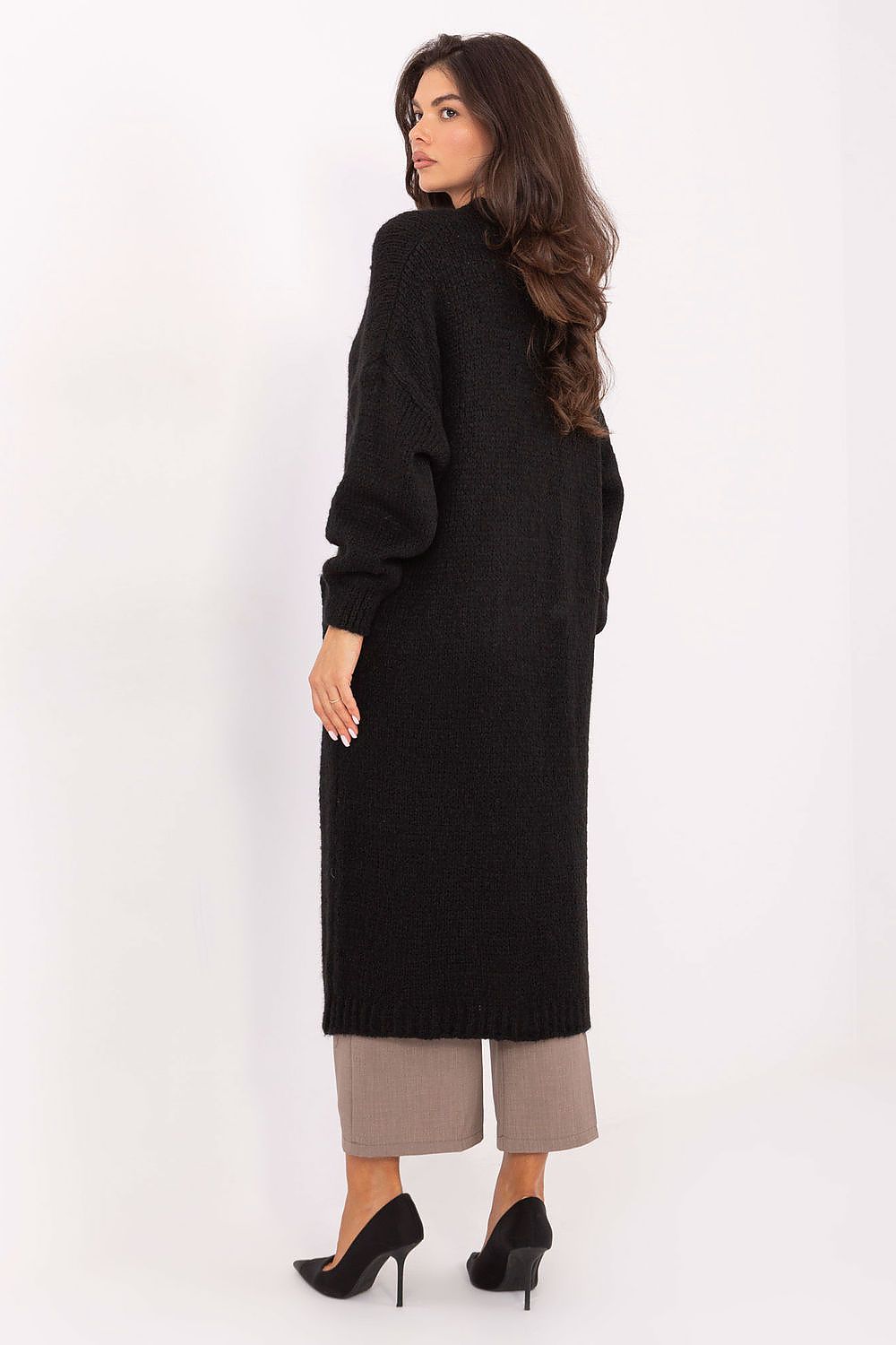 Long women's cardigan in black, knee-length, with long sleeves and slip pockets, soft blend fabric for comfort and style