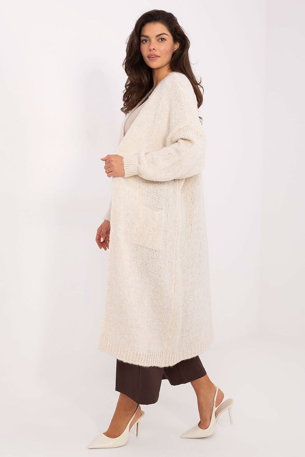 Long women's cardigan in soft fabric with long sleeves and pockets, perfect for casual and work wear