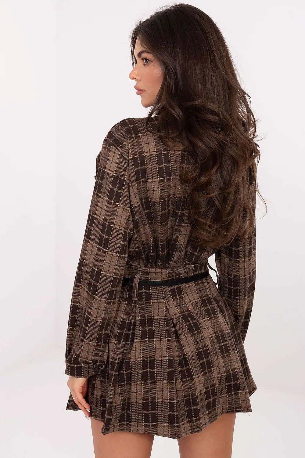 Woman wearing brown plaid short skirt with godets and belt, side view, casual stylish look