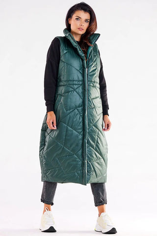 Stylish women’s oversized quilted vest in green with zipper and adjustable waist, perfect for cool autumn days