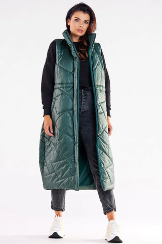 Stylish women’s oversized quilted vest in green with zipper and adjustable waist, perfect for autumn layering