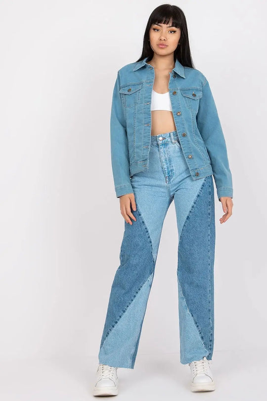 Light blue denim Jacket Rue Paris worn by model, made of 97% cotton and 3% elastane, perfect for casual outings.